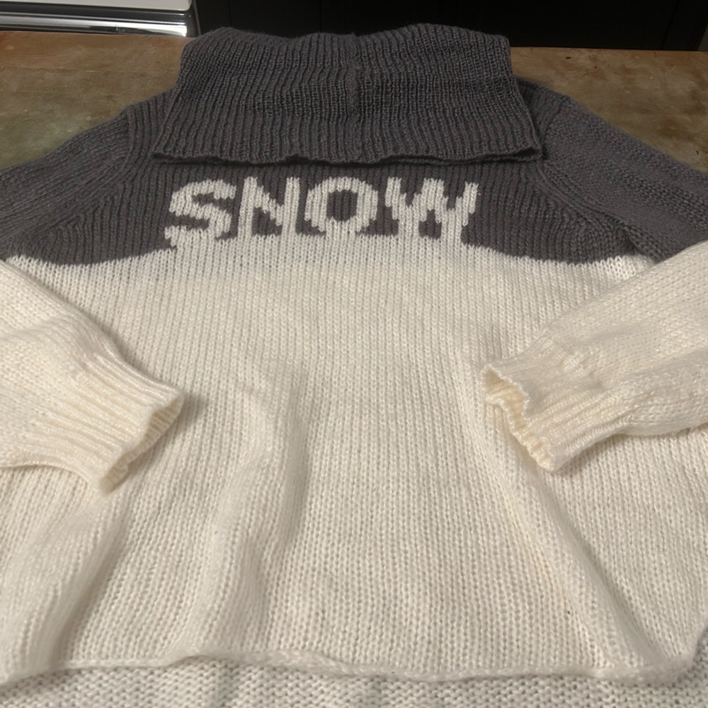 Women’s cowl neck sweater size small/ medium Woodwn Ships brand. like new